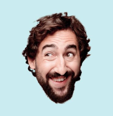 Genç adam mutlu poz sakallı