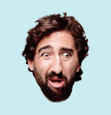 Genç deli adam izole kesme kafa ifadesiyle sakallı. Üzgün kavramı.
