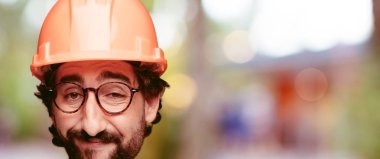 Genç deli adam kesme baş ifade izole sakallı. Mimar rolü. 