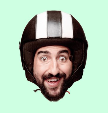 Genç deli adam kesme baş ifade izole sakallı. Motosiklet binici rolü. Sürpriz kavramı.