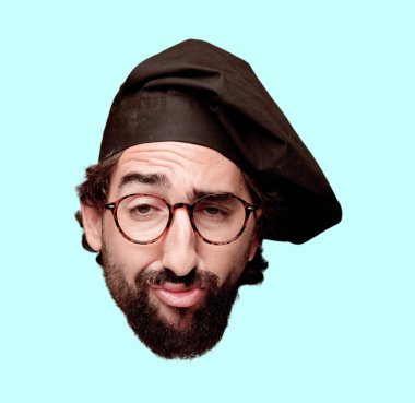 Genç deli adam kesme baş ifade izole sakallı. Şef rolü.