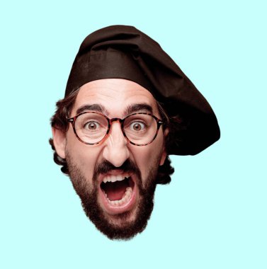 Genç deli adam kesme baş ifade izole sakallı. Şef rolü. Kızgın ifade.