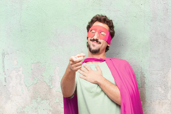 Genç deli süper kahraman adam. Aşk kavramı.