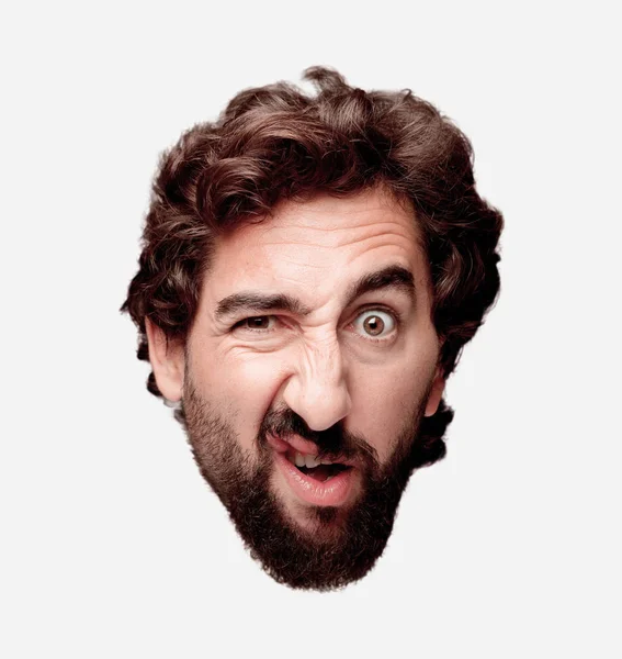 Genç adam kızgın ifade ile sakallı