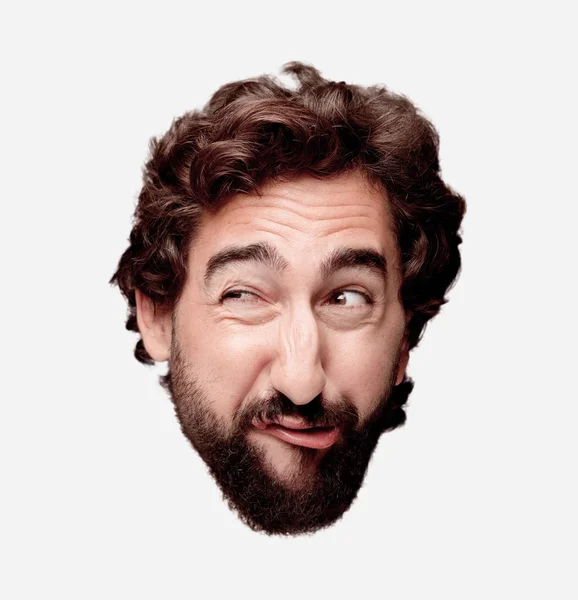 Genç adam kızgın ifade ile sakallı