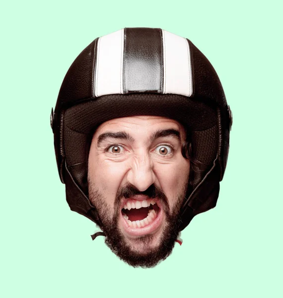 Genç deli adam kesme baş ifade izole sakallı. Motosiklet binici rolü. Kızgın ifade.