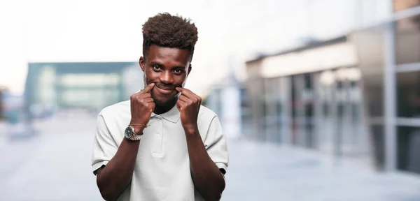 Joven Fresco Hombre Negro Signo Recortar Persona Contra Fondo Monocromo — Foto de Stock