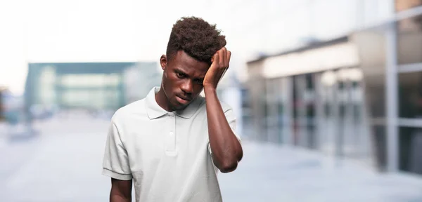Joven Fresco Hombre Negro Signo Recortar Persona Contra Fondo Monocromo —  Fotos de Stock