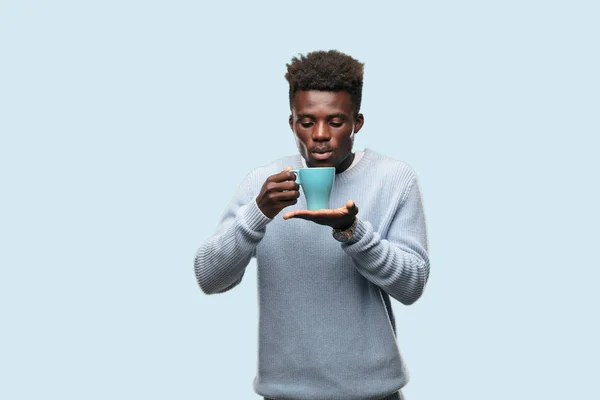 Jovem Homem Preto Com Uma Xícara Café — Fotografia de Stock