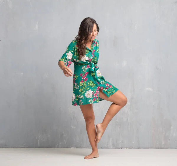 Joven Mujer Bonita Cuerpo Completo Concepto Baile Callejero — Foto de Stock