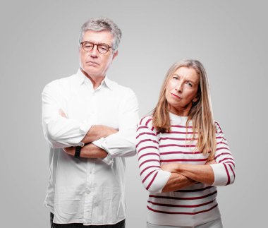 üst düzey serin karı ve koca bir gurur, mutlu ve kendine güvenen ifade ile; Sanki bir 