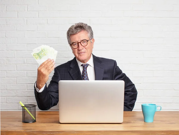 Senior Businessman Working His Laptop Money Concept — Stock Photo, Image