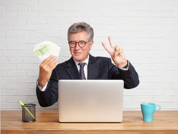 Senior Businessman Working His Laptop Money Concept — Stock Photo, Image