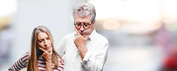 Senior Cool Husband Wife Confused Thoughtful Look Looking Sideways Thinking — Stock Photo, Image