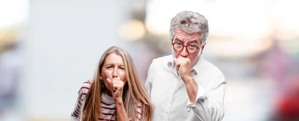 Senior Cool Man Vrouw Coughing Lijden Een Winter Ziekte Zoals — Stockfoto