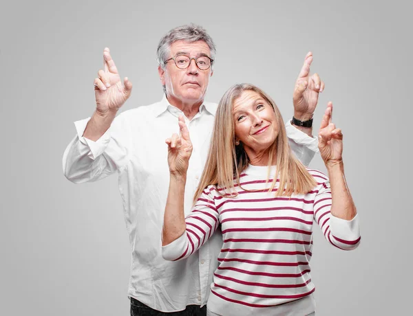 Senior Cool Mann Und Frau Drücken Die Daumen Für Glück — Stockfoto