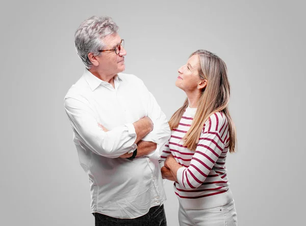 Senior Cool Marido Mujer Con Orgulloso Confiado Feliz Mirada Sonriendo — Foto de Stock