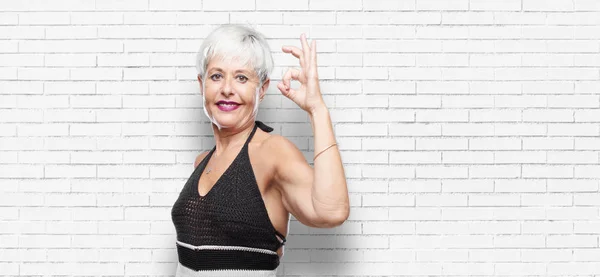 Senior Cool Woman Making Alright Okay Gesture Approvingly Hand Looking — Stock Photo, Image