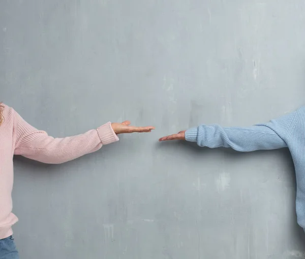 Senior Cool Women Friends Grunge Cement Wall — Stock Photo, Image