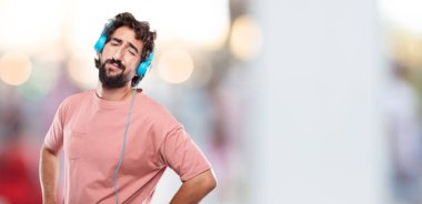 iki elinizle açın önünde tutan, dehşet ve güvensizlik ifade adam stresli ve sinirli, arayan genç sakallı.