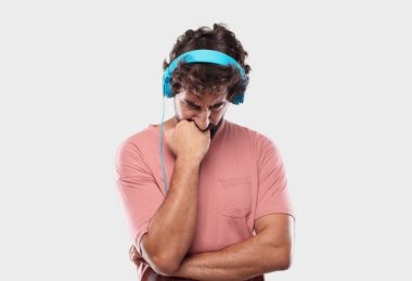 karışık ve düşünceli bir görünüm, yana doğru seyir, düşünme ve farklı seçenekler arasında merak adamla Genç sakallı.