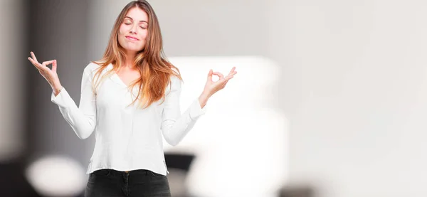 Junge Hübsche Frau Ganzkörper Zen Beten Konzept — Stockfoto