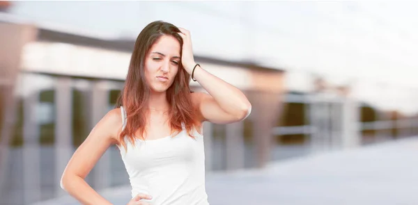 Mooi Meisje Vol Lichaam Zoek Benadrukt Gefrustreerd Houden Beide Handen — Stockfoto