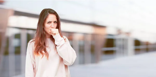 Giovane Bella Ragazza Corpo Pieno Tosse Soffre Una Malattia Invernale — Foto Stock