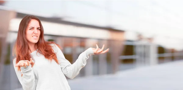 Giovane Bella Ragazza Corpo Pieno — Foto Stock