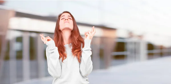 Young Pretty Girl Full Body Making Sincere Honorable Promise Oath — Stock Photo, Image