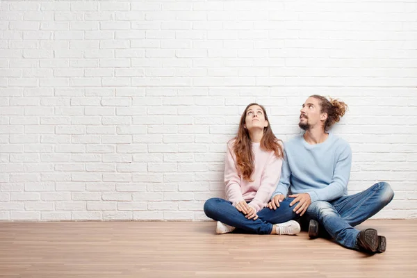 Happy Young Couple Sitting Floor New House Concept Love Moving — Stock Photo, Image