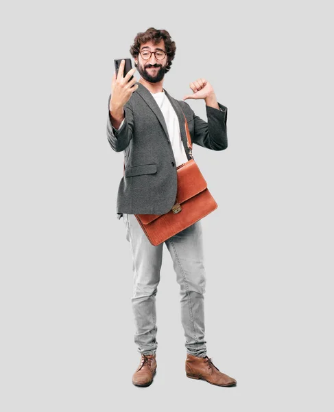 Νέος Γένια Επιχειρηματίας Φορώντας Σακάκι Χρησιμοποιώντας Ένα Smartphone — Φωτογραφία Αρχείου