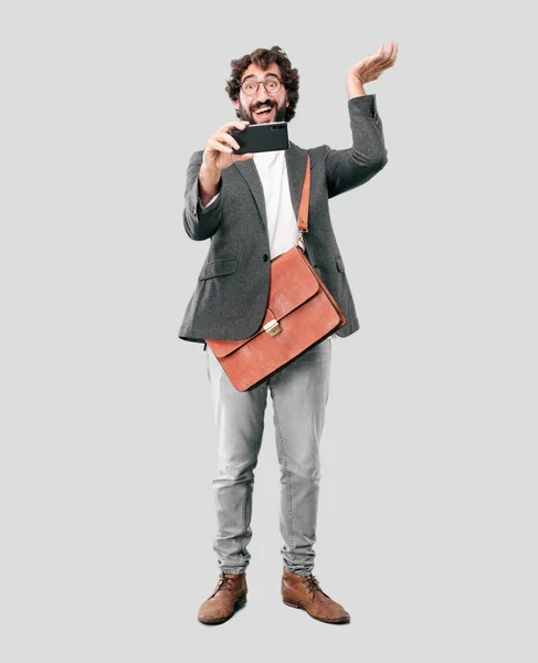 Νέος Γένια Επιχειρηματίας Φορώντας Σακάκι Χρησιμοποιώντας Ένα Smartphone — Φωτογραφία Αρχείου