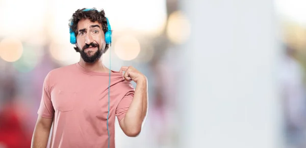 Jonge Bebaarde Man Met Een Beklemtoonde Gebaar Zweten Shirt Nek — Stockfoto