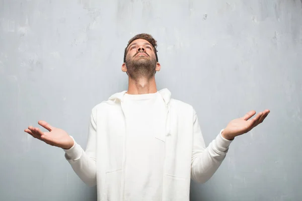 Junge Hübsche Mann Posiert — Stockfoto