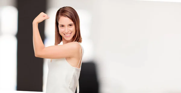 Jonge Mooie Vrouw Volledige Lichaam Met Sterk Teken — Stockfoto