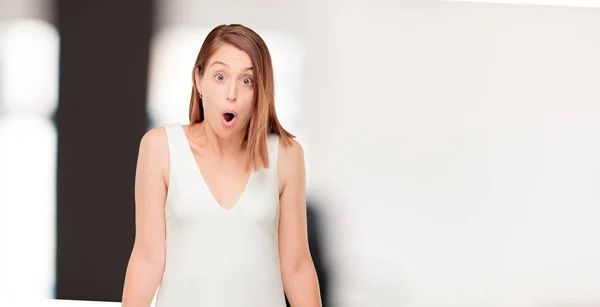 Young Pretty Woman Full Body Amazed Shocked Expression — Stock Photo, Image