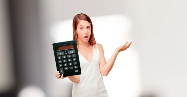 Young Pretty Woman Calculator — Stock Photo, Image