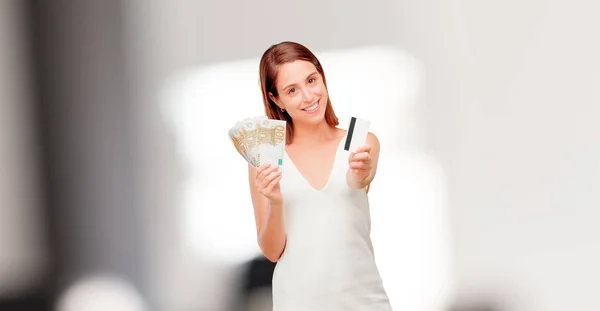 Jovem Mulher Bonita Dinheiro Comprar Pagar Conceito — Fotografia de Stock