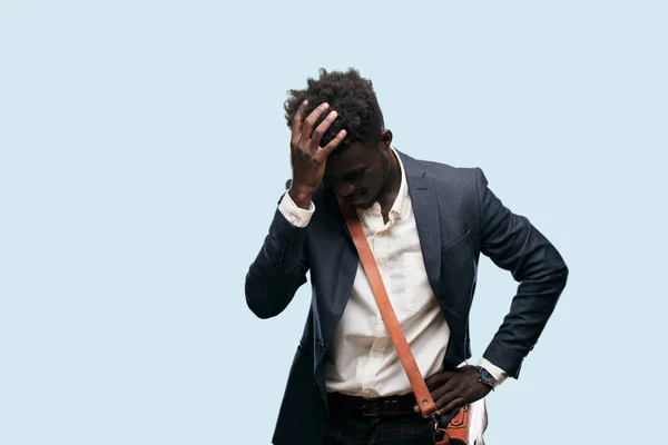 Joven Hombre Negocios Negro Feliz Darse Cuenta Algunas Buenas Sorprendentes — Foto de Stock