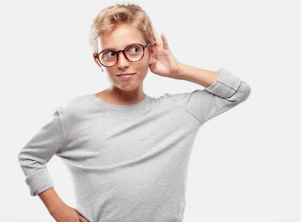 Junger Blonder Gutaussehender Junge Der Aufpasst Versucht Hören Und Zuzuhören — Stockfoto