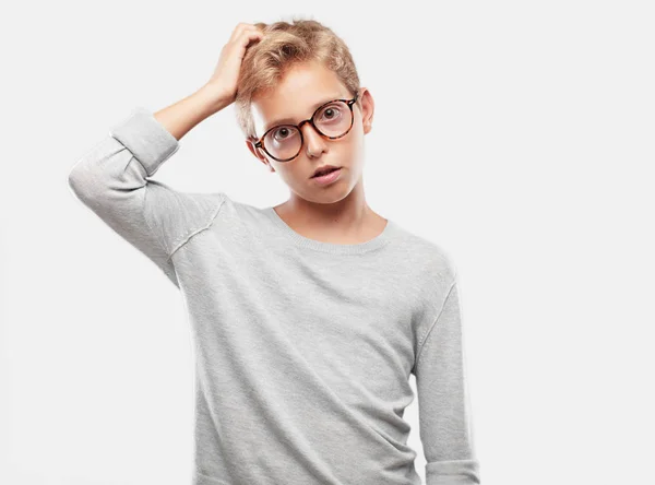 Ung Blond Stilig Pojke Med Dum Dum Dum Utseende Känsla — Stockfoto