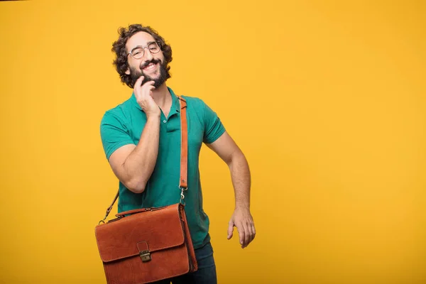 Joven Freelancer Hombre Expresando Concepto Contra Fondo Aislado Naranja —  Fotos de Stock