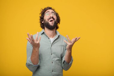 Genç sakallı işadamı bir kavramı ifade