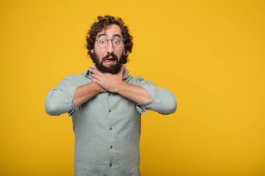 Genç sakallı işadamı bir kavramı ifade