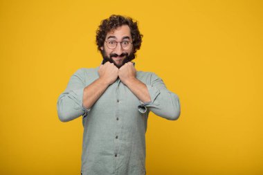 Genç sakallı işadamı bir kavramı ifade