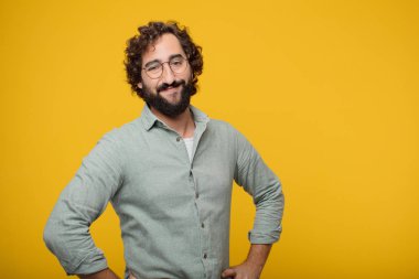 Genç sakallı işadamı bir kavramı ifade