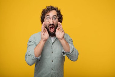 Genç sakallı işadamı bir kavramı ifade