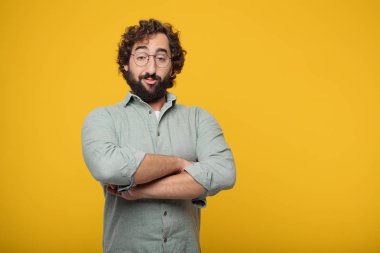 Genç sakallı işadamı bir kavramı ifade