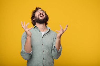 Genç sakallı işadamı bir kavramı ifade